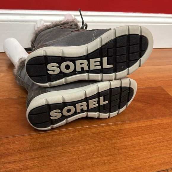 Sorel Women's Gray Fur-Trimmed Boots size 6 - Picture 6 of 11